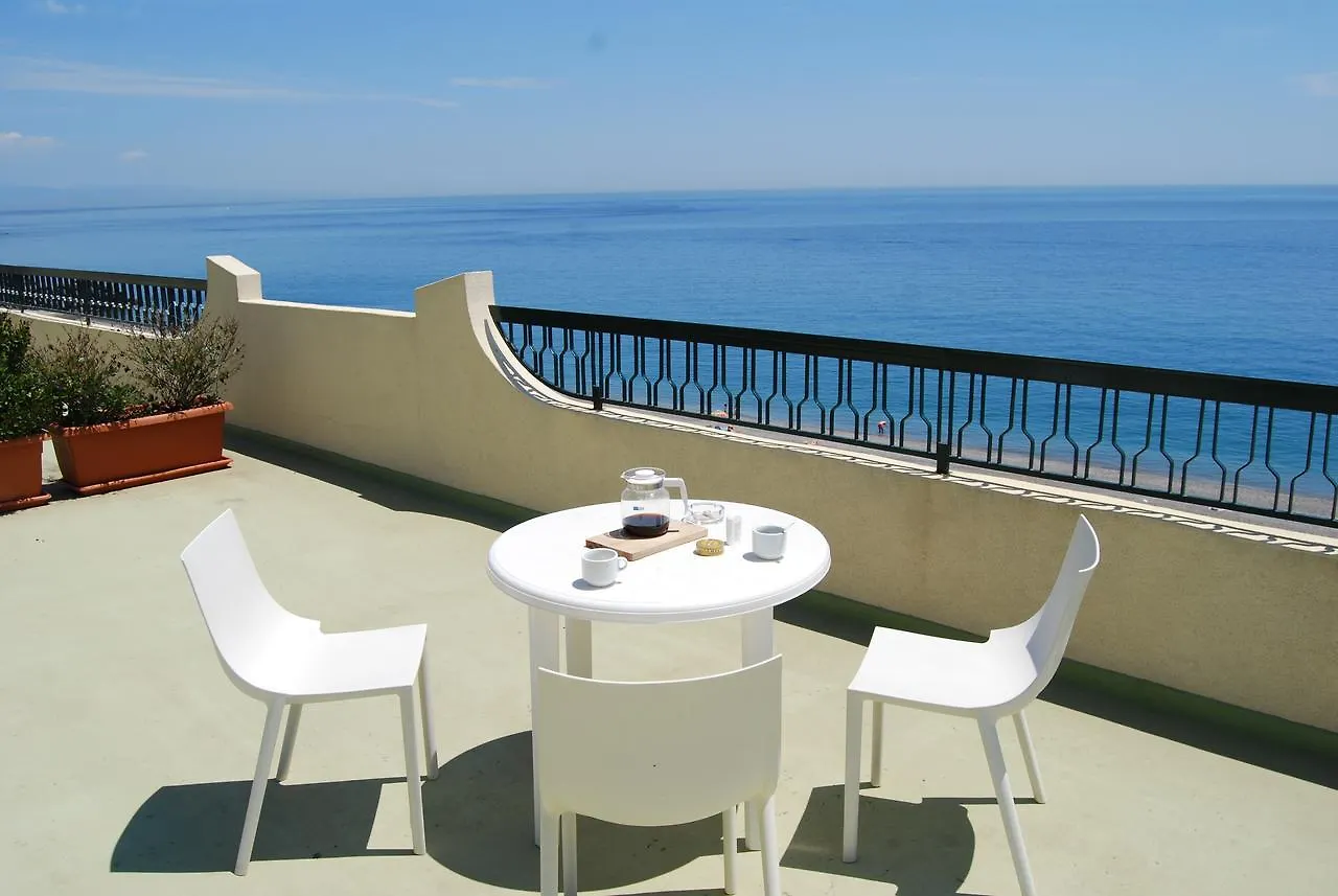 Villa Nettuno Residence Giardini-Naxos 0*,